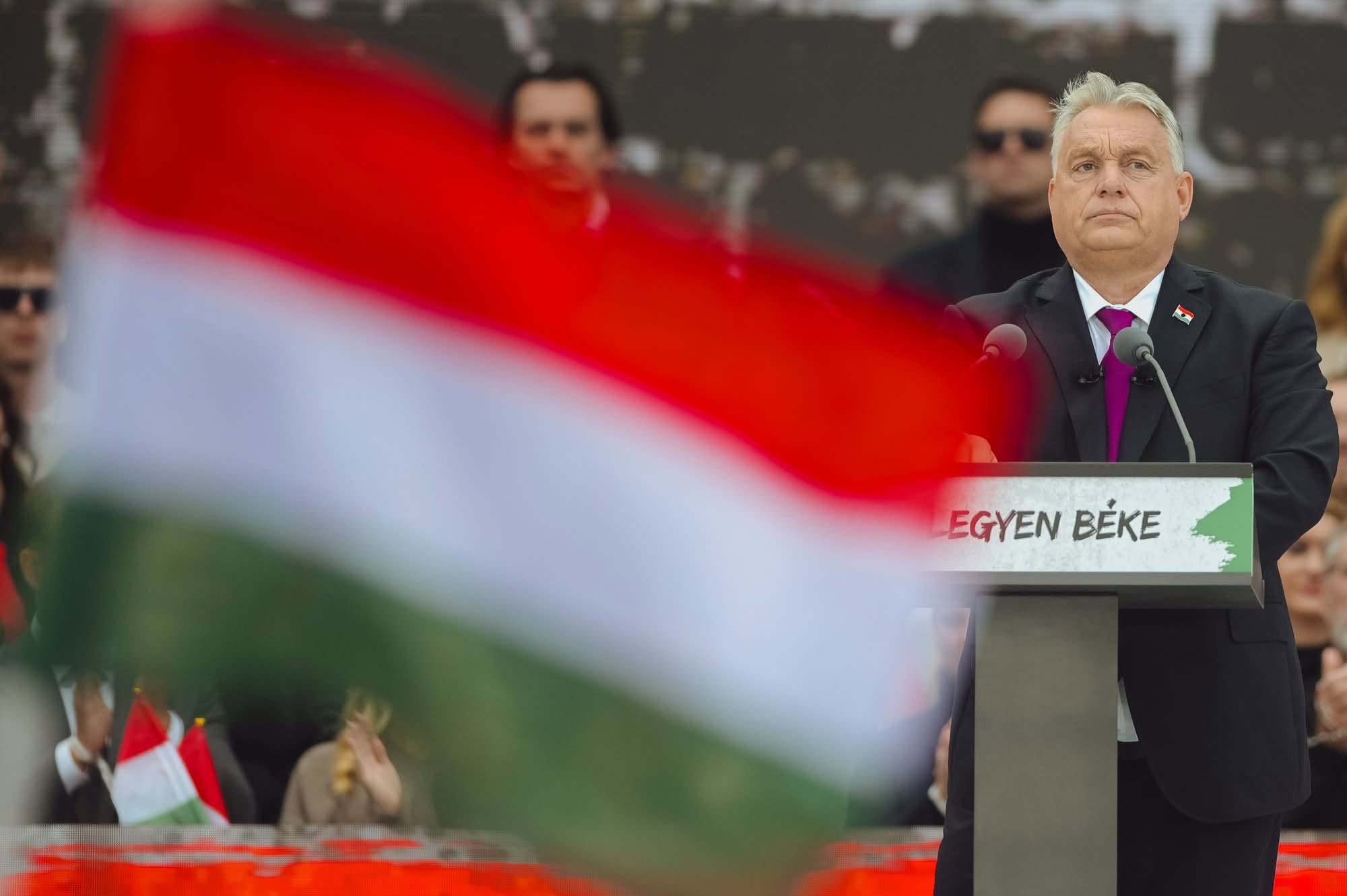 Exministrovi Sesztákovi hrozí dlhoročné väzenie. V dome našli len prázdne trezory, chýba 9 miliárd forintov